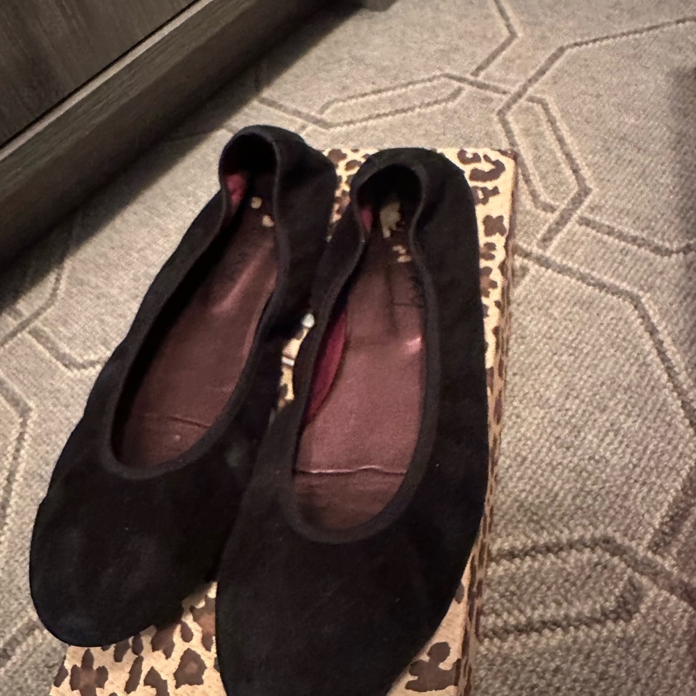French Sole Black Flats Elegant Minimalist Design
